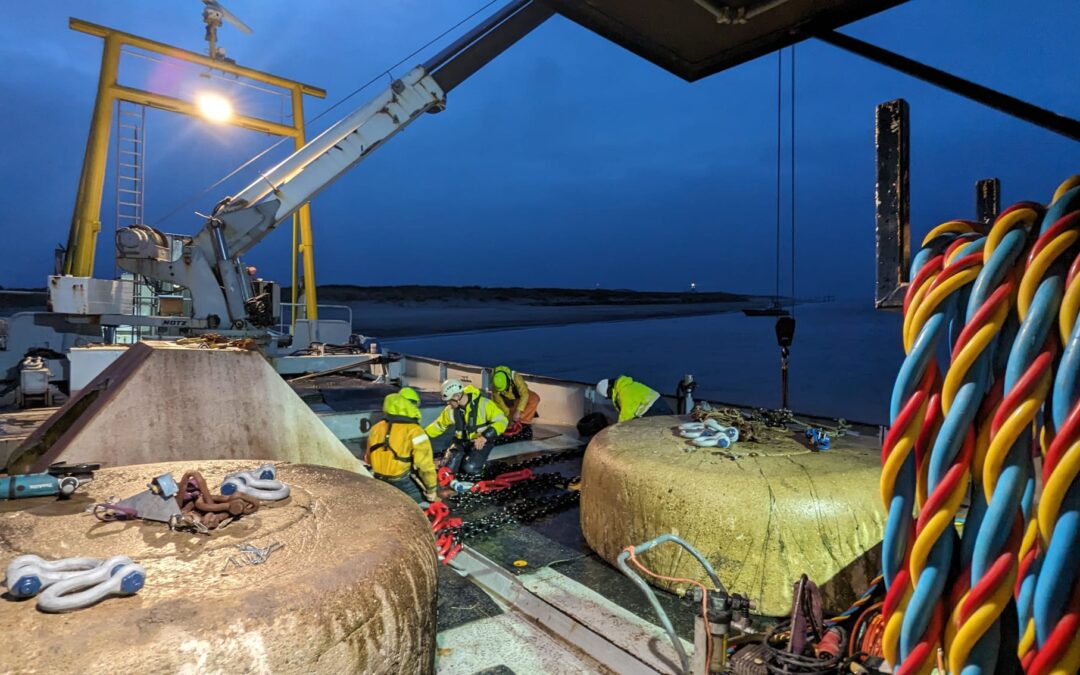 Losgeraakte zuigerleiding Polder Wassenaar door duikteam hersteld